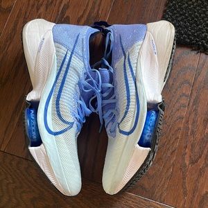 Nike air zoom tempo next %